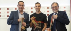 José Martí felicita al bombero de la Diputación, José Luis Carrión, por sus 8 medallas en los juegos mundiales para bomberos celebrados en Lisboa