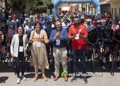 José Martí y Tania Baños dan el pistoletazo de salida de la trigésimo novena edición de la Volta a Castelló