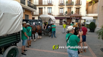 La Vilavella-La Cova Santa, romera en carros y caballos