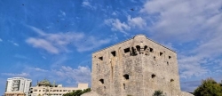 oropesa-del-mar-convierte-este-verano-su-emblematica-torre-del-rey-en-una-galeria-de-arte