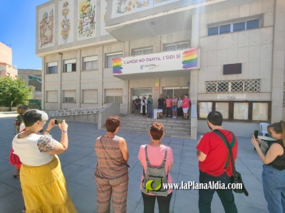 La plaza del Ayuntamiento acogi la celebracin del Da Internacional del Orgullo LGTBI