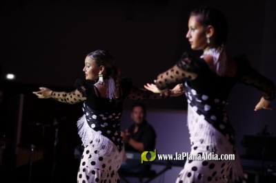 Moncofa balla flamenc a favor de l'Associació Espanyola Contra el Càncer