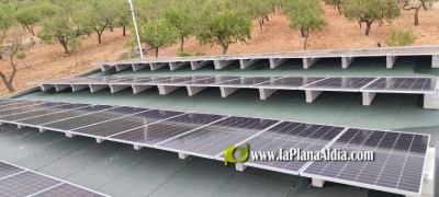 Les Coves de Vinromà instala paneles fotovoltaicos en el depósito municipal para reducir la factura energética  