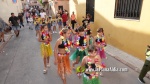 Acolorida cercavila de disfresses infantils