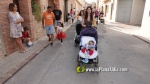 Acolorida cercavila de disfresses infantils