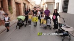 Acolorida cercavila de disfresses infantils