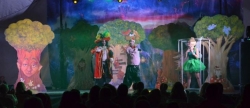 El musical 'Nunca jamás' reúne a multitud de familias en Oropesa del Mar