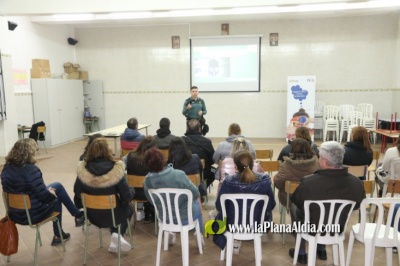 Charla en La Salle de la Guardia Civil de Castellón para toda l'Alcora sobre los riesgos asociados a internet y nuevas tecnologías