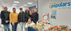 el-pp-de-vila-real-hace-entrega-a-la-joventut-antoniana-de-los-productos-recogidos-en-l-espai-solidari-maria-jose-valtue-a