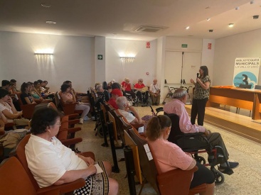 El Ayuntamiento de la Vall d'Uixo inicia el curso del club de lectura intergeneracional