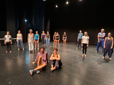 El Centre Municipal de les Arts de Burriana presenta 'Navegar la danza' en el Teatre Payà