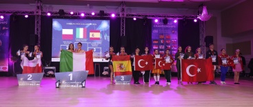 Alba Belles i Sara Algueró es converteixen en bicampiones d'Espanya en DUET SHOWDANCE en Balls Caribenys