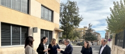 La alcaldesa de Vall d'Alba y el conseller de Educación abren una nueva etapa por el futuro del nuevo colegio de la localidad