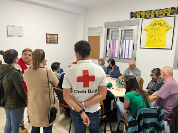 Visita de l'Ajuntament de Betx als tallers de la Creu Roja