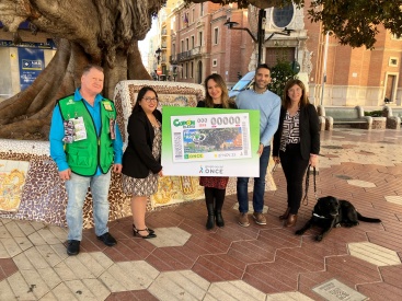 La ONCE elige el famoso ficus de la plaza Maria Agustina para su próximo cupón