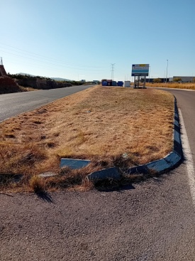 El Ayuntamiento de la Vall d'Uixo adecua y desbroza 32 caminos rurales para la campaña citrícola