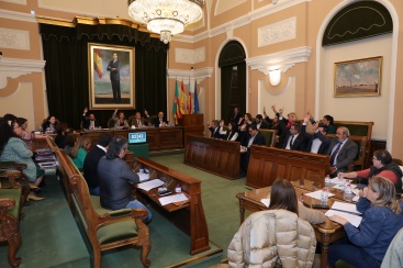 El Pleno aprueba el inicio del procedimiento para devolverle el toponimo bilinguee a Castellón que PSOe y Compromís van llevar