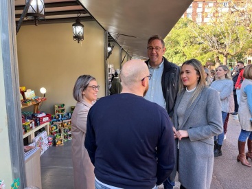 La Fira de Nadal plena la Vall d'Uixó d'esperit nadalenc i de compres en el comerç local
