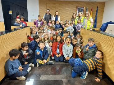Alumnes d'Almassora visiten l'Ajuntament