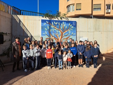 Vila-real inaugura un mural cerámico en conmemoración del 50 aniversario de Porcelanosa