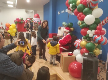 El Col·legi d'Infermeria de València celebra la Festa del Nadal amb música, jocs i regals