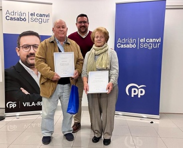 El Partido Popular de Vila-real rinde homenaje a sus exconcejales en el brindis navideño