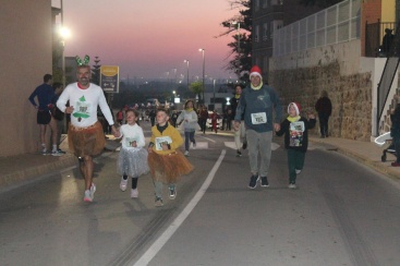 Cerca de 300 personas participan en la San Silvestre de Almenara que estrenaba el recorrido de una milla urbana
