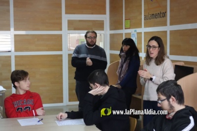 Onda orienta a jóvenes que abandonaron sus estudios mediante el programa JOOP