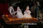 La llar fallera acull el multitudinari 'sopar de pa i porta'