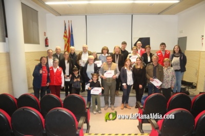 Homenajes de Cruz Roja a socios/as y entidades de Alcora con concierto incluido de Ester Mor y Kevin Ibaez