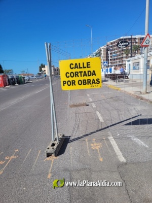 La alcaldesa 'pasa' de la barca y el barquero y corta la Avenida Mediterráneo