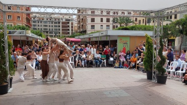 La Bruixa Xocolata i la Celebració del Dia Internacional de la Dansa arrasen en la segona jornada de la Fira del Llibre