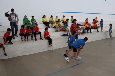 600 alumnes participen en la Trobada de Primria de Pilota a l'Escola a Castell
