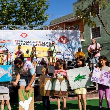 El Mercat de Cultura Infantil d'Orpesa conclou amb una molt bona acollida per part de la poblaci