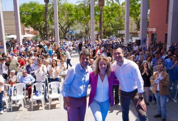 Mazón acusa a Puig de ser el representante de Sánchez en la Comunitat y presenta a la candidata de Xirivella