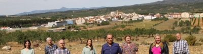 Fernando Portolés proyecta una nueva pista de pádel y la mejora del frontón para incentivar el deporte en Benlloc