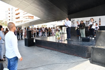 El Centro Cristiano de Vila-real celebra Pentecostés en una reunión en la plaza Mayor