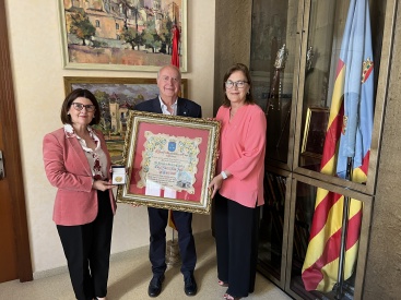 Lliuren medalla d'Or de la ciutat i pergamí commemoratiu a la Caixa Rural Sant Josep de Burriana