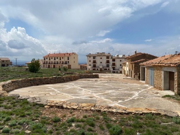 El Ayuntamiento de Castellfort crea un espacio de reunión en la zona Eres