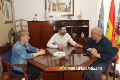 Falomir y Periz reciben al Cronista Oficial Jos M. Puchol para coordinar la realizacin del libro de fiestas