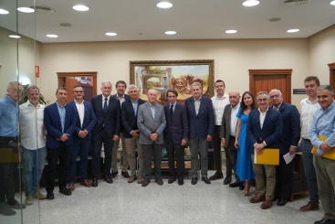 José María Aznar i González Pons es reuneixen amb AVA per a conéixer la situació del camp valencià