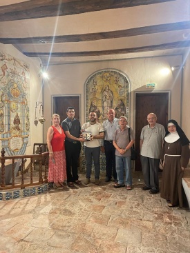 El alcalde de Vila-real acompaña al rector de Torrehermosa en una visita a la basílica de Sant Pasqual