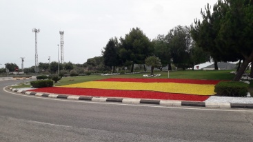 Las banderas de España y la Comunitat Valenciana vuelven a lucir en La Llosa