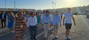 Carlos Mazón visita las instalaciones del festival Arenal Sound en Burriana