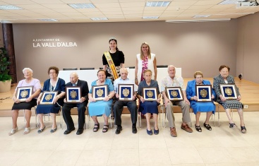 El Ayuntamiento de Vall d'Alba rinde homenaje a sus vecinos nonagenarios