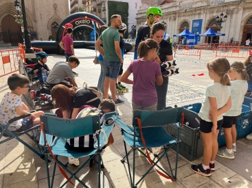 Castelló inaugura la Setmana Europea de la Mobilitat amb una bicicletada, activitats en família i prova de patins en la plaça Major