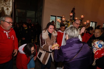 La alcaldesa celebra Sant Antoni en los barrios junto a los vecinos