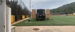 Vilafamés mejora el césped artificial del campo de fútbol