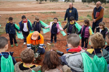 Los centros escolares de Onda participan en la plantación de árboles del Bosque Olímpico