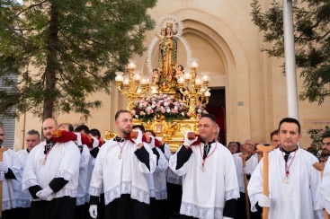 Festes patronals a Almassora: emotiva ofrena a la Mare de Déu del Roser